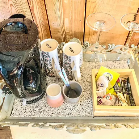 Les Volets Rouges Bed & Breakfast